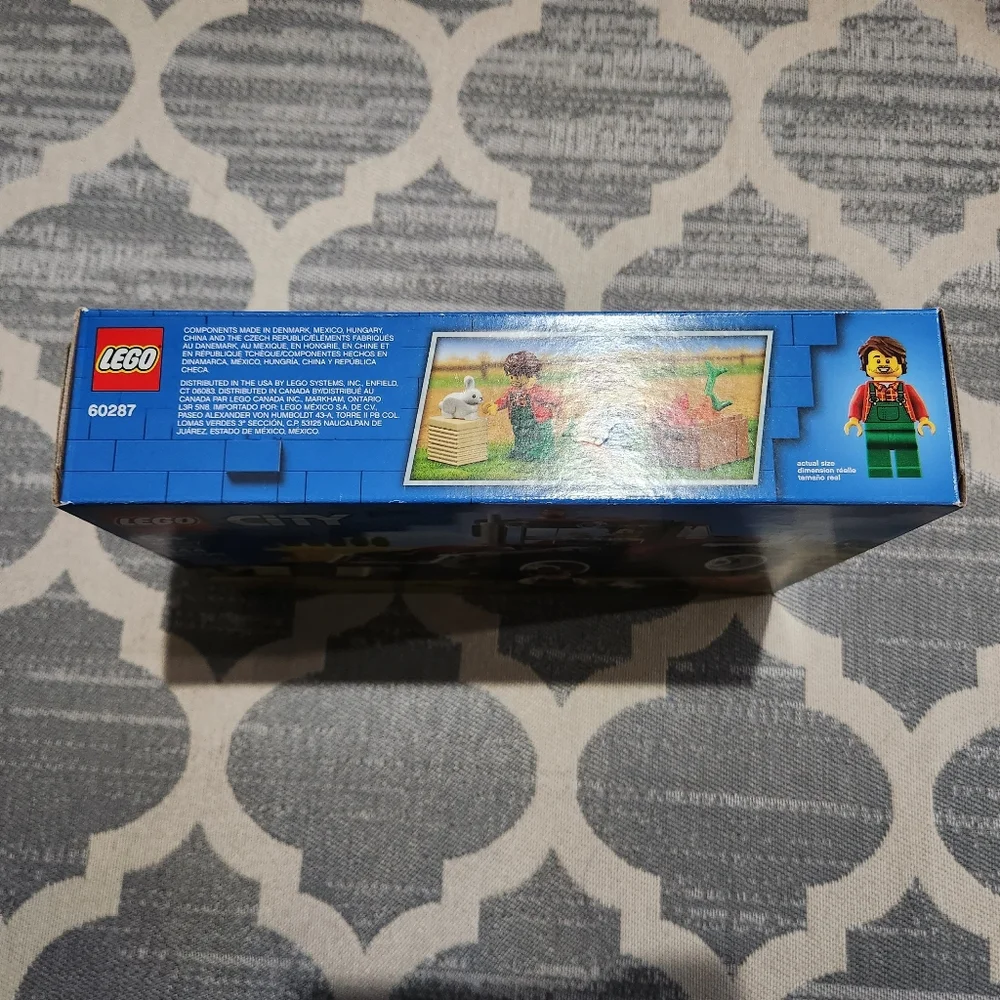 NEW LEGO City Tractor 60287 144 pcs 5+
